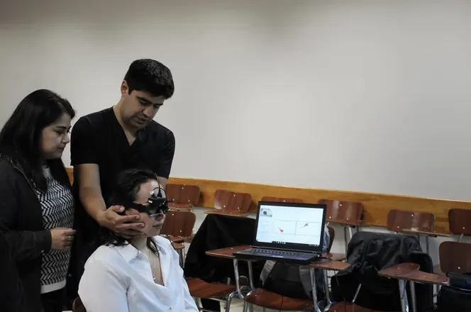 Práctica de prueba de impulso cefálico con gafas de video